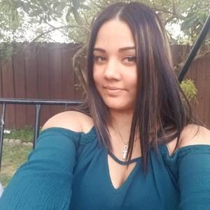 Meet your Posher, Claudia